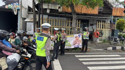Sat Lantas Polres Wonogiri Bagikan 200 Takjil di Jalan Sudirman, Ajak Warga Tertib Lalu Lintas