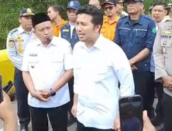Wagub Jatim Emil Dardak Tinjau Jembatan Sentong Bondowoso yang Ambruk