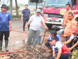 Pimpin Jumat Bersih, Wakil Bupati Lampung Utara Perkuat Kepedulian Lingkungan dan Kelancaran Drainase