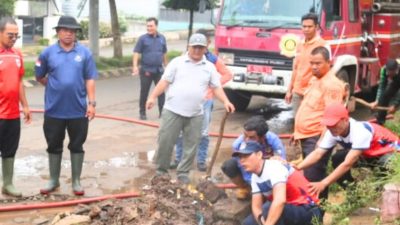 Pimpin Jumat Bersih, Wakil Bupati Lampung Utara Perkuat Kepedulian Lingkungan dan Kelancaran Drainase