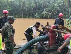 Banjir Putus Akses Jalan di Gambirmanis, Polsek Pracimantoro Bergerak Cepat Lakukan Mitigasi
