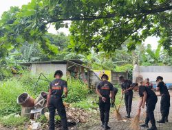 Ratusan Personel Brimob Polda Jateng Serentak Korvey Massal Bersihkan Waduk dan Pasar