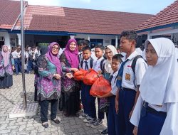 Dibulan Ramadhan, SMP Negeri 3 Kotabumi Salurkan 154 Paket Sembako kepada Murid yang Kurang Mampu