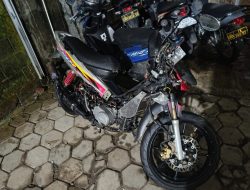 Pemotor Patah Kaki Usai Tabrak Pick Up di Purwantoro