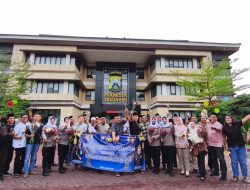 Polresta Sidoarjo Gandeng Mahasiswa Berbagi Takjil untuk Masyarakat