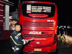 Bus Agra Mas Seruduk Ruko Bakso dan Mie Ayam di Sidoharjo