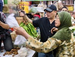 Gubernur Luthfi Blusukan Pasar Gede Solo, Borong Rambak Hingga Pete dan Pastikan Harga Terkendali Jelang Lebaran