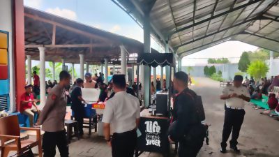 Polsek Porong dan Brimob Polda Jatim Amankan Kunjungan Keluarga Warga Binaan Lapas Porong Saat Idul Fitri