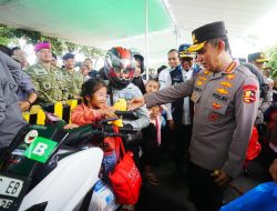 Tinjau Arus Balik di Pelabuhan Bakauheni, Kapolri Pastikan Pemudik Aman-Selamat Sampai Tujuan