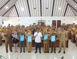 Bupati Setyo Wahono Serahkan 118 SK Pensiun dan Sampaikan Terimakasih atas Kontribusinya Membangun Daerah