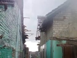 Angin Puting Beliung Terjang Kecamatan Sukorejo Kota Blitar, Atap Mushola dan Rumah Warga Beterbangan