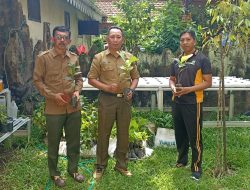 Perhutani KPH Bondowoso Serahkan Bibit Pohon ke Polres untuk Ruang Terbuka Hijau