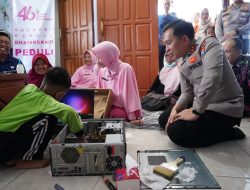Sambut Hari Jadi YKB ke-46, Bocah Jenius Bojonegoro Dapat Laptop dari Kapolres