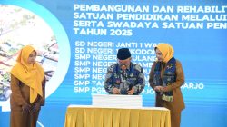 Pemerintah Pusat Perkuat Pendidikan di Sidoarjo, 45 Sekolah Terima Revitalisasi dan 1.577 Smartboard