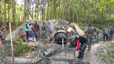 Medan Sulit Pembangunan Jembatan Perintis Garuda di Ponorogo Tak Menyurutkan Semangat Kerja TNI dan Rakyat