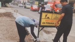 Sering Telan Korban Kecelakaan, Warga Gotong Royong Cor Berem Jalan