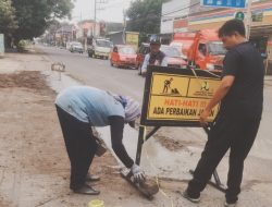 Sering Telan Korban Kecelakaan, Warga Gotong Royong Cor Berem Jalan
