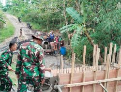 Garap 10 Jembatan Perintis Garuda, Babinsa Kodim Bojonegoro dan Masyarakat Gotong Royong Permudah Konektivitas Wilayah