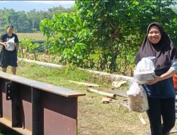 Semangat Ibu Ibu Dukung Suksesnya Pembangunan Jembatan Perintis Garuda di Ponorogo