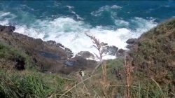 Seorang Pemancing Dihantam Ombak dan Terseret Arus di Pantai Selatan Payangan