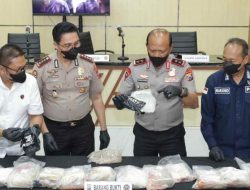 Polda Jatim Ungkap Temuan Kokain Seberat 22Kg Tercecer di Pesisir Pantai