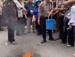 Keadilan untuk Busrok Anthony Dianggap Mati di Kanwil DJP Sumut I, Massa Bakar Ban dan Pejabat Panik