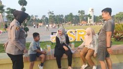 Polwan Polresta Sidoarjo Humanis dalam Pengamanan Car Free Day di Alun-alun