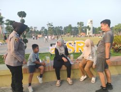 Polwan Polresta Sidoarjo Humanis dalam Pengamanan Car Free Day di Alun-alun