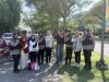 Polwan Polresta Sidoarjo Beri Imbauan Keselamatan kepada Siswa SDN Jati yang Akan Study Tour
