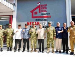 Bupati Bojonegoro Dampingi Wakil Panglima TNI Tinjau Kesiapan Peluncuran 1.061 Koperasi Desa Merah Putih
