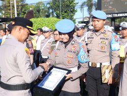 Polres Blitar Kota Beri Penghargaan kepada 22 Personel Berprestasi dan Poskamling Terbaik