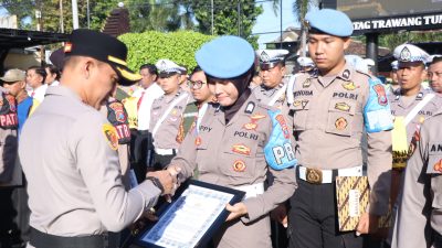 Polres Blitar Kota Beri Penghargaan kepada 22 Personel Berprestasi dan Poskamling Terbaik