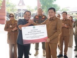 Pemkab Sidoarjo Ajak Masyarakat Jaga Kebersihan Alun-Alun, Bank Jatim Salurkan 30 Kursi Taman Lewat CSR