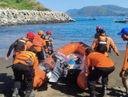 Kakak dan Adik Diduga Tenggelam Akibat Disapu Ombak Besar Saat Berlibur di Pantai Payangan