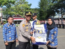 Hari Bhayangkara ke-80, Polres Sampang Perkuat Ketahanan Pangan Lewat Bantuan Bibit Jagung dan Alsintan