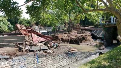 Hujan Deras dan Angin Kencang Terjang Wisata Dam Concrong Banyuwangi