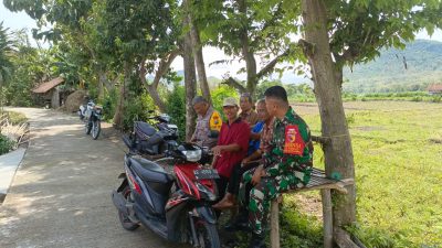 Komsos, Babinsa Kodim Ponorogo Ajak Warga Jaga Kamtibmas