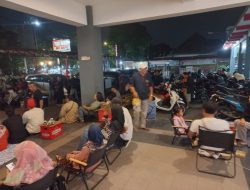 Pemilik Kios Pasar Wage Keluhkan Konser Liar di Teras Pasar