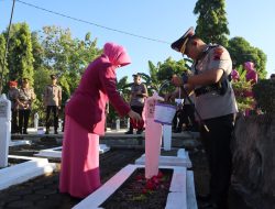 Polres Wonogiri Gelar Ziarah di TMP Kusuma Bangsa Sambut HUT Bhayangkara ke-80