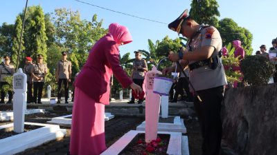 Polres Wonogiri Gelar Ziarah di TMP Kusuma Bangsa Sambut HUT Bhayangkara ke-80