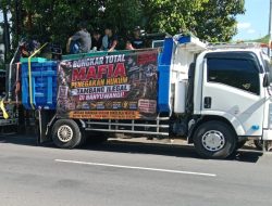 Ribuan Buruh Tambang Galian C dan 100 Dump Truk Gelar Aksi Damai di Mapolresta Banyuwangi