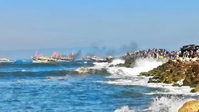 Ribuan Pengunjung Padati Pantai Pancer, Menyaksikan Larung Sesaji Petik Laut Desa Puger Kulon