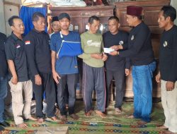 Loyalisht Bojonegoro Salurkan Santunan kepada Keluarga Korban Pengeroyokan di Sukorejo Nganjuk