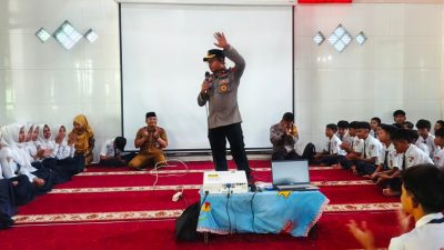 Cegah Bullying dan Love Scamming, Kapolsek Balongbendo Edukasi Bijak Bermedia Sosial ke Pelajar SMP