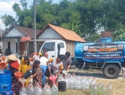 Satrio Malowopati SH Terate Bojonegoro Salurkan Air Bersih untuk Warga Terdampak Kekeringan ‎