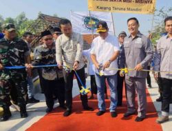 Sekdab Mojokerto Teguh Resmikan Jembatan Penghubung Desa Mojojajar dan Berat Kulon Kemlagi