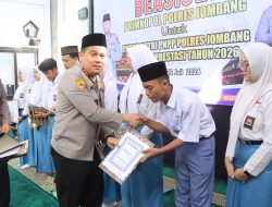 Kapolres Jombang Serahkan Beasiswa untuk 29 Anak Personel Polri Berprestasi