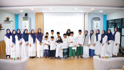 Jelang HUT Ke-81 RI, PIKK PLN UP3 Sidoarjo Gelar Pengajian Rutin dan Salurkan Santunan untuk Anak Yatim
