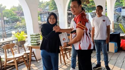 Kasat Narkoba Polres Pelabuhan Tanjung Perak Berikan Motivasi kepada Bripda Adinda Ayu Jelang Turnamen Karate Cup Piala Polda Jatim