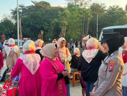 Polwan Polresta Sidoarjo Amankan Car Free Day Alun-alun